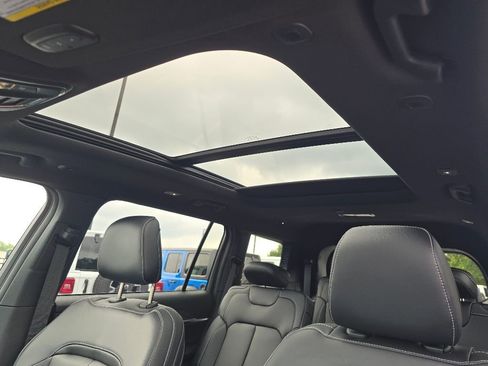 New 2025 Jeep Grand Cherokee L Limited w/ Black Appearance Package image 11