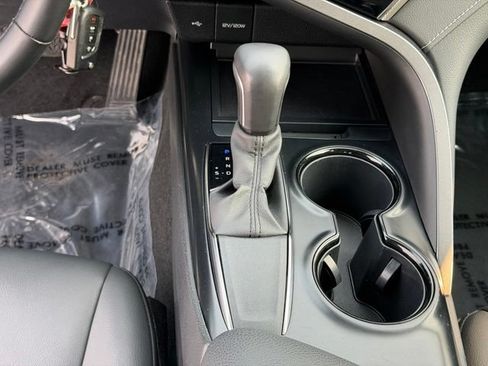 Used 2020 Toyota Camry SE FWD image 17
