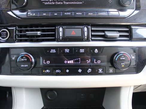 Used 2022 Nissan Pathfinder SL AWD/4WD image 20