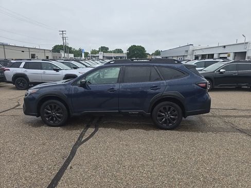 Used 2025 Subaru Outback Onyx Edition AWD/4WD image 12