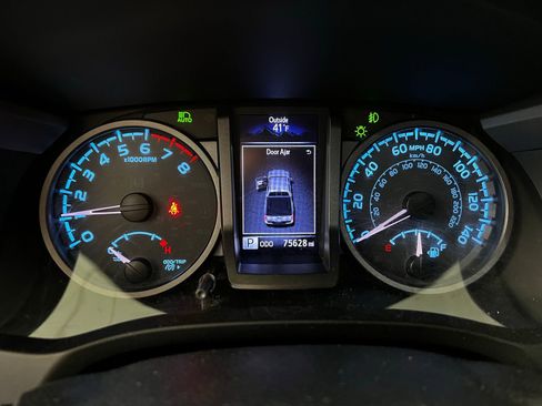 Certified 2019 Toyota Tacoma TRD Off-Road image 10