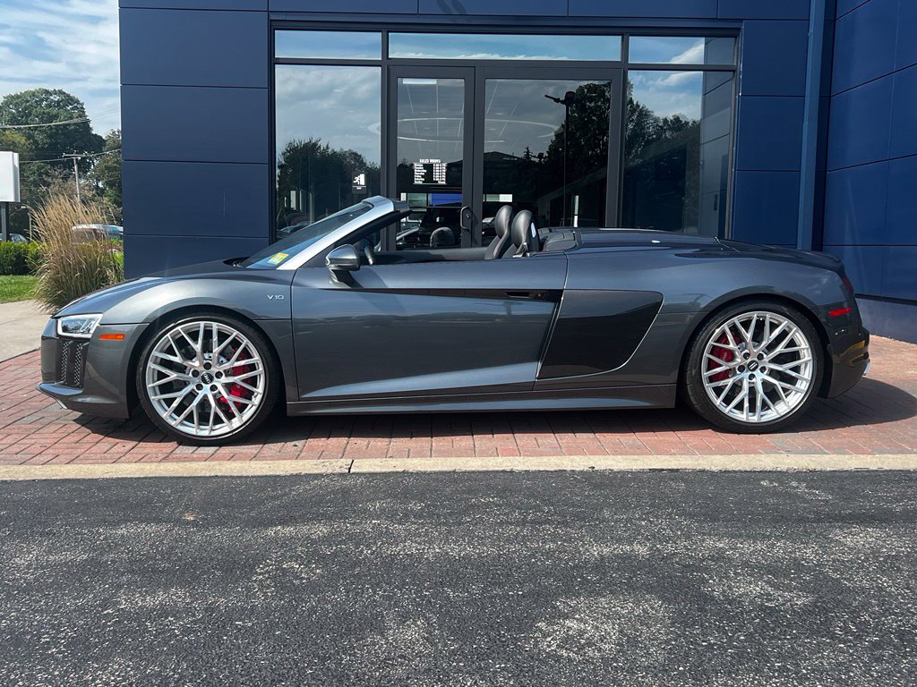 Used 2017 Audi R8 V10 w/ Carbon Exterior Package AWD/4WD image 3