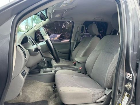 Used 2017 Nissan Frontier SV w/ SV Value Truck Package AWD/4WD image 12