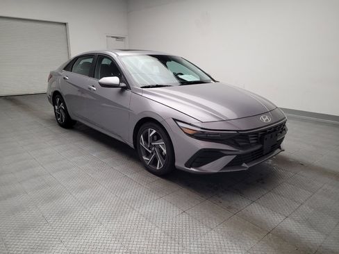 Used 2025 Hyundai Elantra SEL image 13
