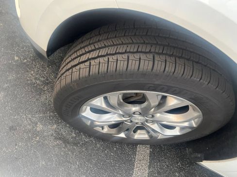 Used 2019 Buick Enclave Avenir FWD image 3