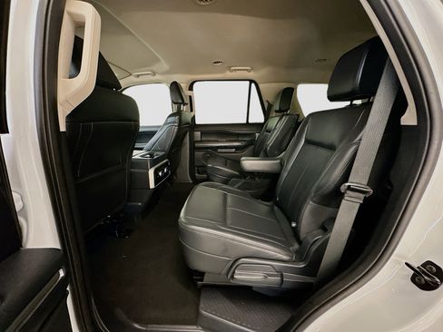 Used 2024 Ford Expedition XLT image 29