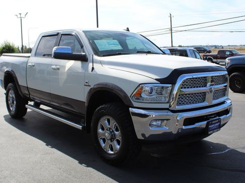 Used 2018 RAM 2500 Laramie w/ Convenience Group AWD/4WD image 8
