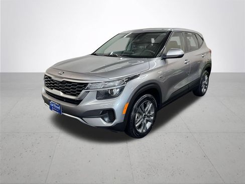 Used 2021 Kia Seltos LX AWD/4WD image 2