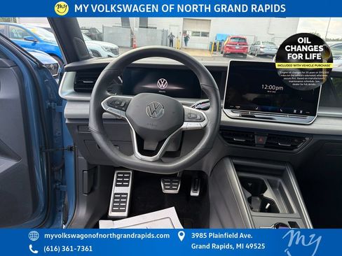 Used 2025 Volkswagen Tiguan SE R-Line AWD/4WD image 14