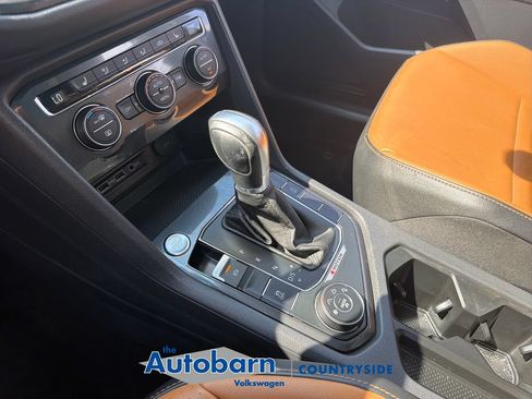 Used 2018 Volkswagen Tiguan SEL AWD/4WD image 19