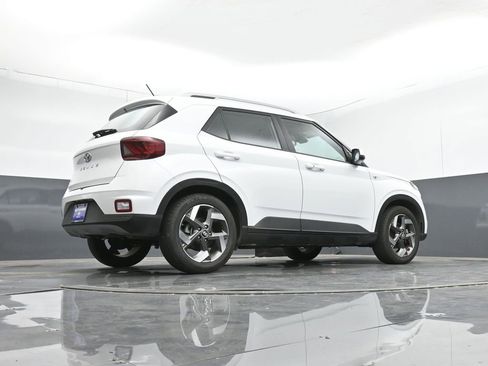 Certified 2024 Hyundai Venue Limited image 41