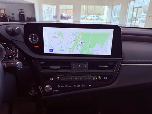 Certified 2025 Lexus ES 300h Ultra Luxury w/ Accessory Package (Z1) image 26