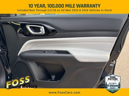 New 2025 Jeep Compass Limited image 10