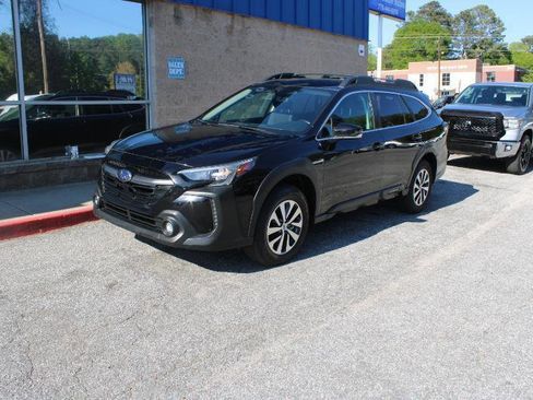 Used 2023 Subaru Outback Premium AWD/4WD image 2