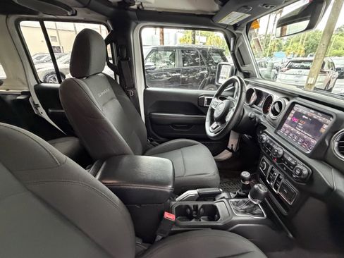 Used 2018 Jeep Wrangler Unlimited Sahara AWD/4WD image 34