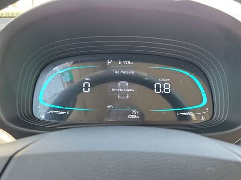 Certified 2026 Hyundai Venue SE FWD image 9