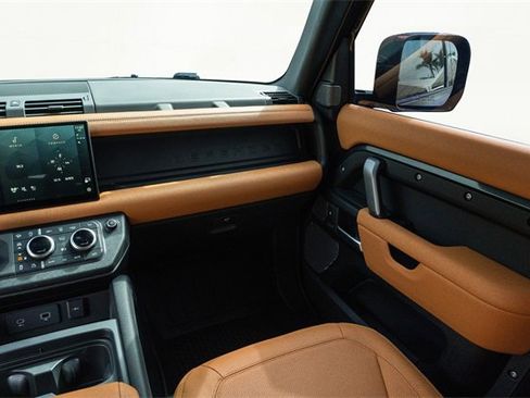 Used 2024 Land Rover Defender 90 Carpathian Edition image 22