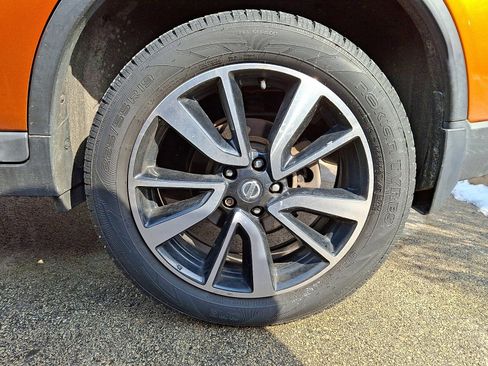 Used 2019 Nissan Rogue SL w/ Premium Package image 4