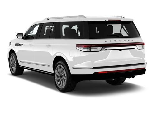 Used 2024 Lincoln Nautilus Reserve w/ Equipment Group 202A AWD/4WD image 2