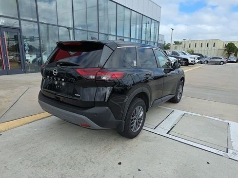 Used 2023 Nissan Rogue S AWD/4WD image 4