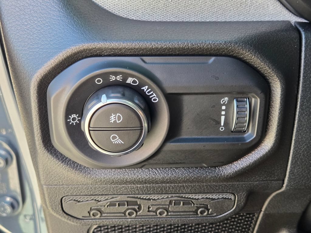 Used 2025 Jeep Gladiator Sport AWD/4WD image 32