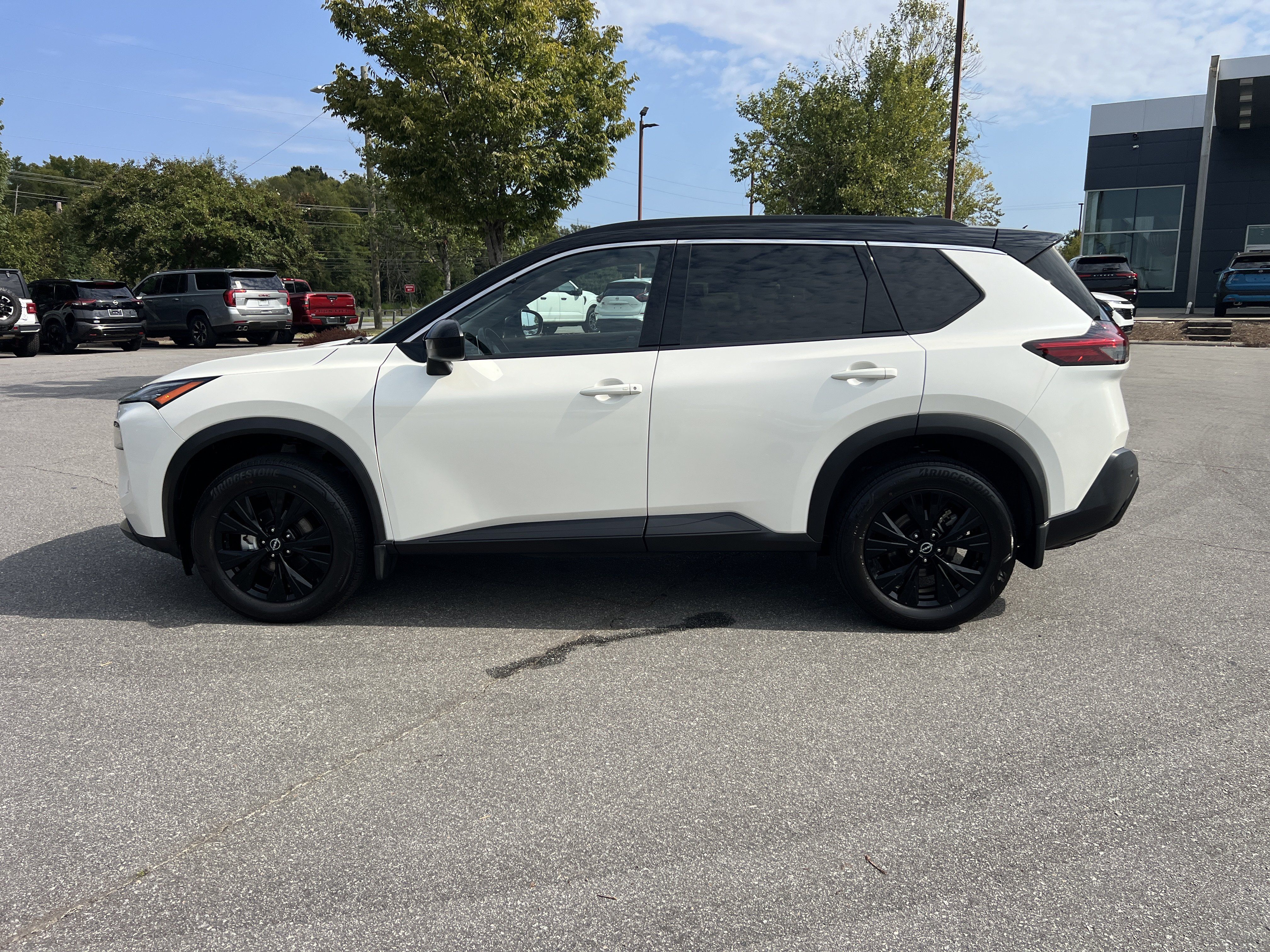 Certified 2023 Nissan Rogue SV w/ SV Premium B Package AWD/4WD image 8