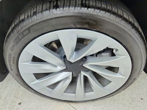 Used 2026 Tesla Model Y Long Range image 58