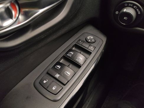 Used 2019 Jeep Cherokee Latitude Plus image 27