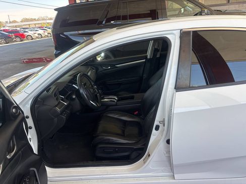 Used 2016 Honda Civic Touring image 10