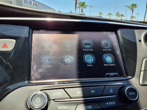 Used 2019 Buick Envision Essence FWD image 3