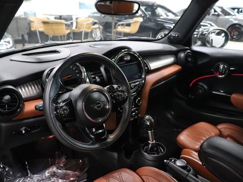 Used 2019 MINI Cooper S image 13