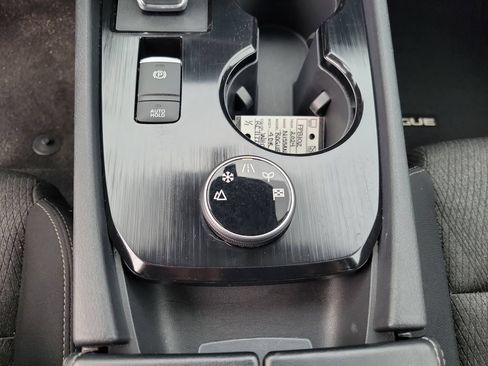 Used 2024 Nissan Rogue SV AWD/4WD image 26