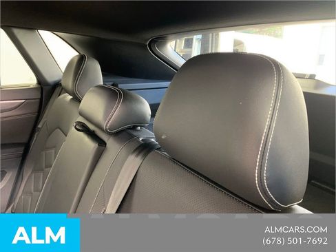 Used 2025 Volkswagen Atlas Cross Sport SE image 32