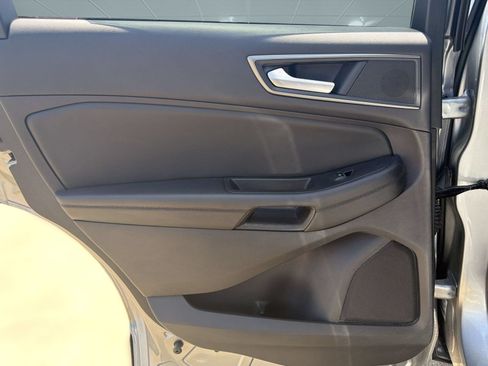 Used 2021 Ford Edge SE FWD image 24