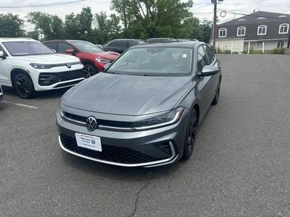 Used 2025 Volkswagen Jetta SE w/ Sunroof Package