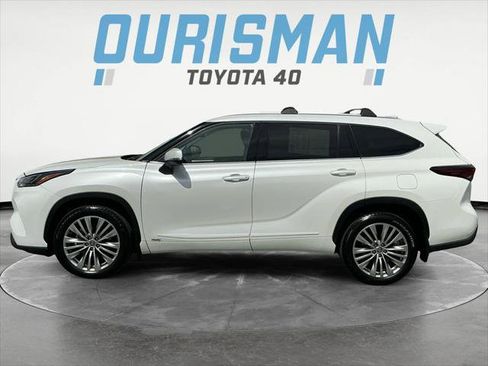 Certified 2025 Toyota Highlander Platinum AWD/4WD image 4