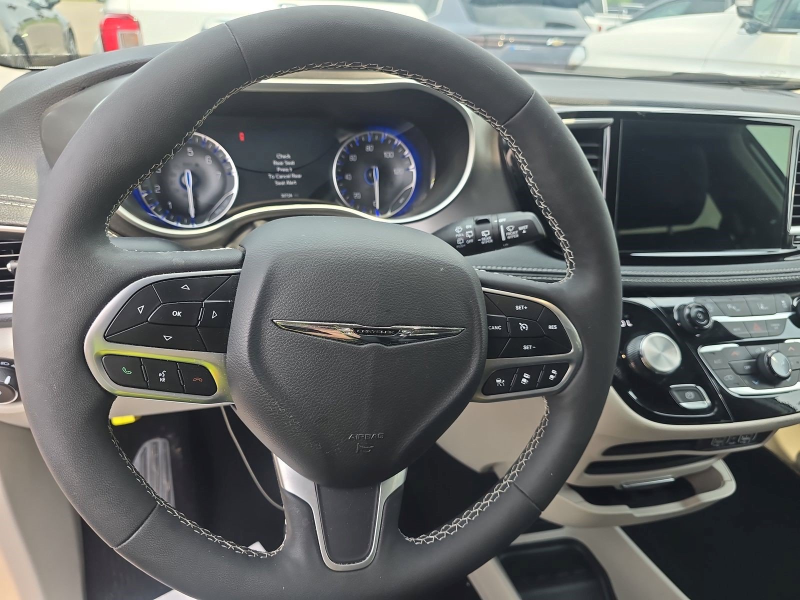 Used 2024 Chrysler Pacifica Touring-L w/ Road Tripper Package FWD image 8