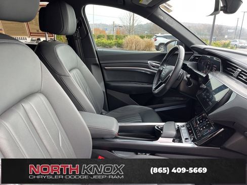 Used 2023 Audi e-tron Premium Plus w/ Premium Plus Package image 27