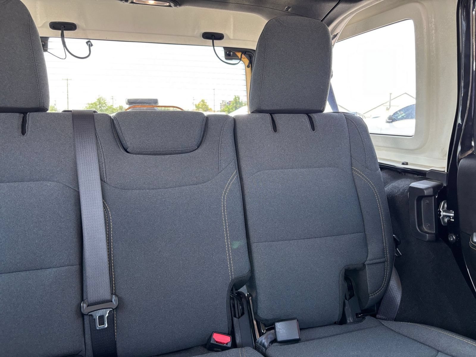 Used 2025 Jeep Wrangler Unlimited Sahara AWD/4WD image 36