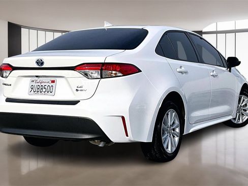 Used 2025 Toyota Corolla LE w/ LE Premium Package image 6
