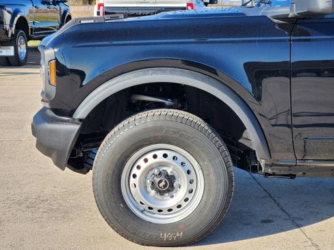New 2025 Ford Bronco 4-Door image 9
