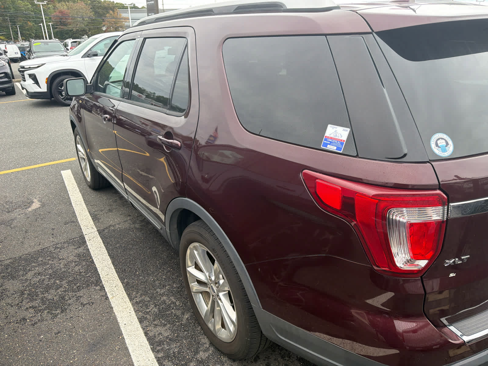 Used 2018 Ford Explorer XLT w/ Equipment Group 202A AWD/4WD image 4