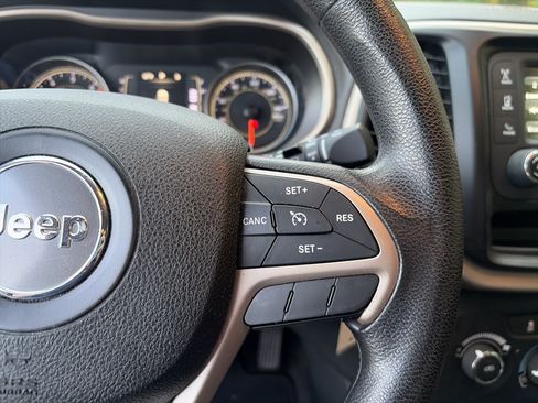 Used 2016 Jeep Cherokee Sport AWD/4WD image 27