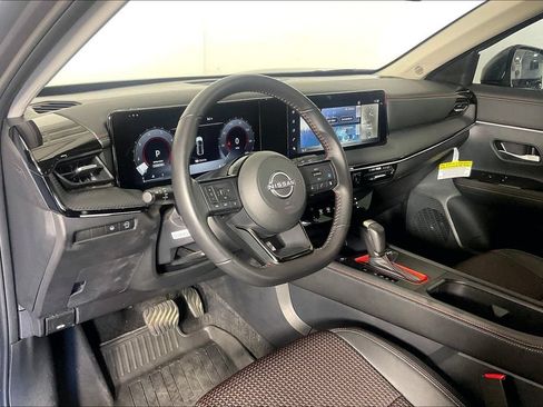 Used 2025 Nissan Kicks SR FWD image 15