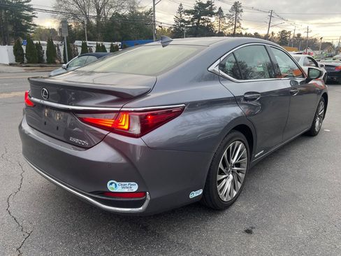 Used 2019 Lexus ES 300h w/ Accessory Package 2 image 7