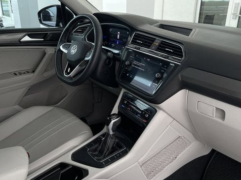 Used 2023 Volkswagen Tiguan SE FWD image 23