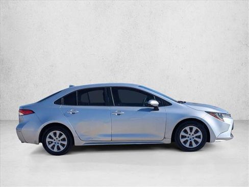 Used 2020 Toyota Corolla LE image 3