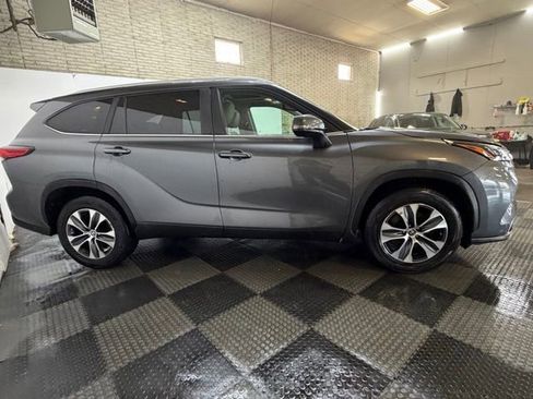 Used 2023 Toyota Highlander XLE FWD image 8