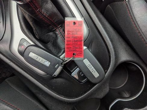 Used 2018 Jeep Cherokee Trailhawk w/ Comfort & Convenience Group image 37