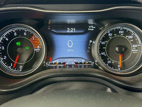 Used 2019 Jeep Cherokee Trailhawk w/ Comfort/Convenience Group AWD/4WD image 12